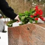 Dusk mixed flowers on headstone (1)
